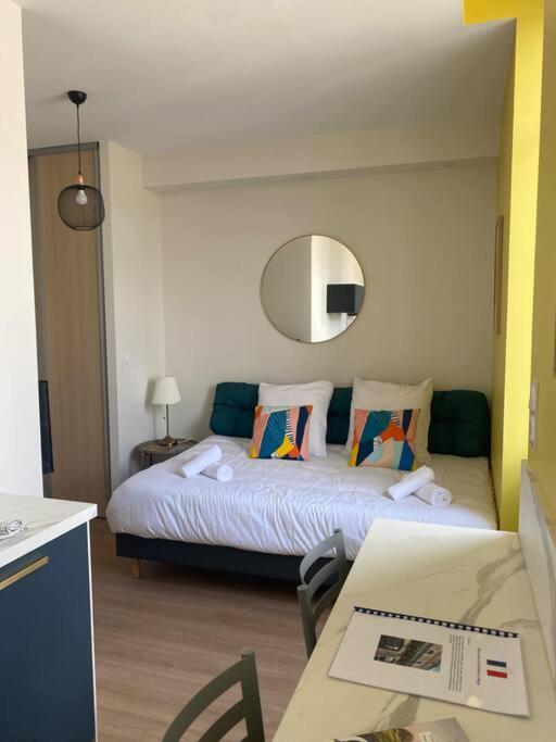 Superbe Studio Centre Ville * Clim * Wifi * Haut De Gamme * Angouleme Luaran gambar