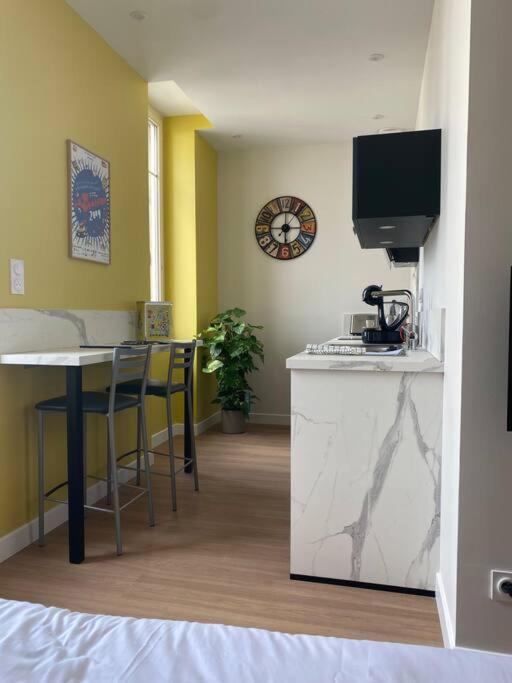 Superbe Studio Centre Ville * Clim * Wifi * Haut De Gamme * Angouleme Luaran gambar
