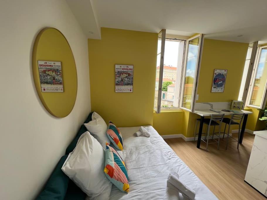Superbe Studio Centre Ville * Clim * Wifi * Haut De Gamme * Angouleme Luaran gambar
