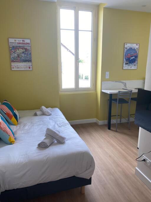 Superbe Studio Centre Ville * Clim * Wifi * Haut De Gamme * Angouleme Luaran gambar
